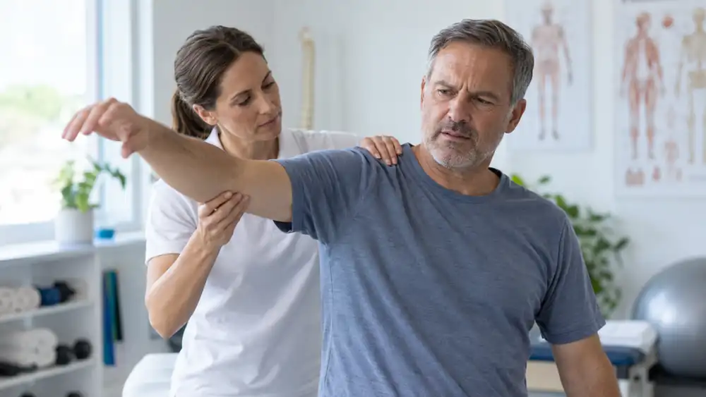 Shoulder weakness during clinical assessment of a rotator cuff tear. Medical content prepared by: Tomasz Poboży - orthopaedic surgeon.